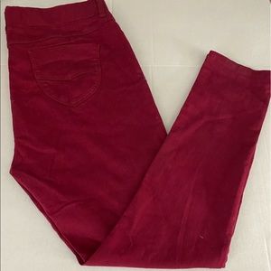 Woman trouser pull on no zip